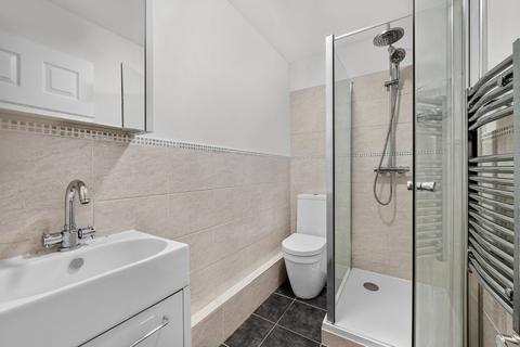 2 bedroom flat to rent, Kings Court, 1 Bessborough Road, London
