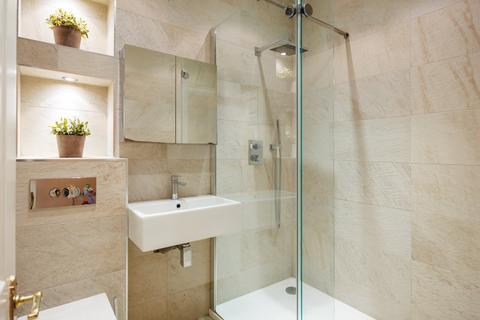 3 bedroom flat for sale, Ross Court, 81 Putney Hill, London