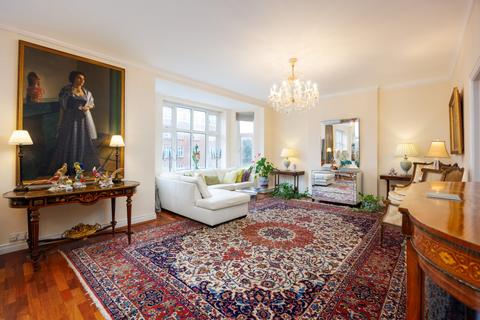 3 bedroom flat for sale, Ross Court, 81 Putney Hill, London