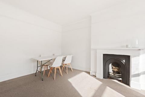 3 bedroom maisonette to rent, South Villas, London