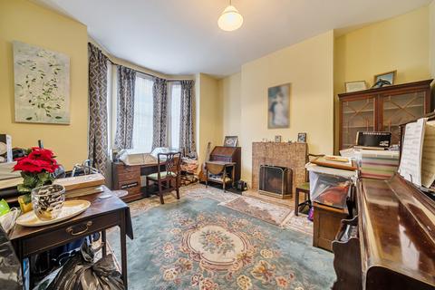 4 bedroom end of terrace house for sale, Sarsfeld Road, London SW12