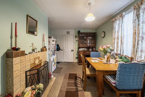 4 bedroom end of terrace house for sale, Sarsfeld Road, London SW12