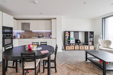3 bedroom flat for sale, Skyline Apartments, London E3