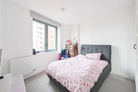 3 bedroom flat for sale, Skyline Apartments, London E3