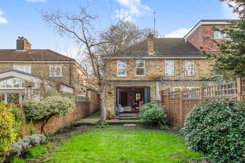 2 bedroom end of terrace house for sale, Kings Farm Avenue, Richmond, Surrey