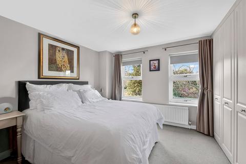 2 bedroom end of terrace house for sale, Kings Farm Avenue, Richmond, Surrey
