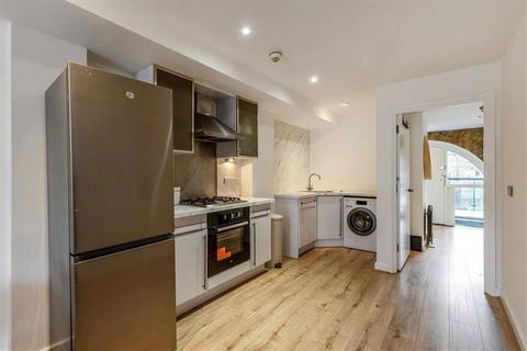2 bedroom flat to rent, Hopton Road, London SE18