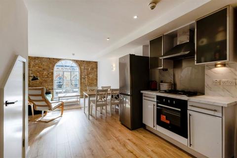 2 bedroom flat to rent, Hopton Road, London SE18