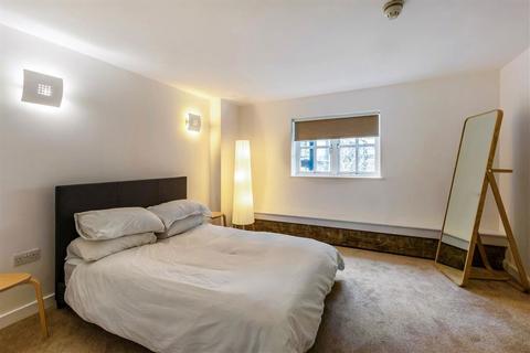 2 bedroom flat to rent, Hopton Road, London SE18