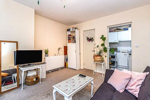 1 bedroom flat for sale, Hook Road, Surbiton KT6