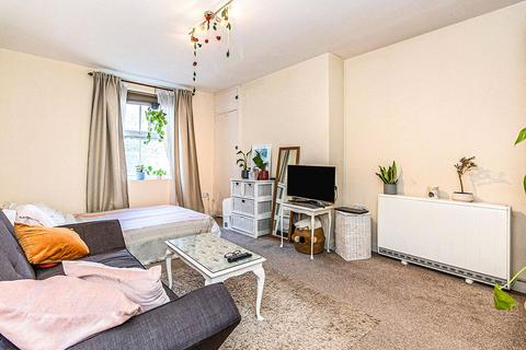 1 bedroom flat for sale, Hook Road, Surbiton KT6