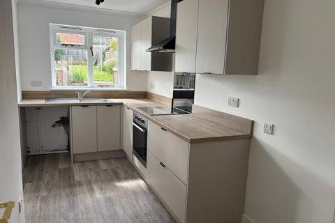 3 bedroom semi-detached house to rent, Elmhurst Avenue, Melton Mowbray, LE13