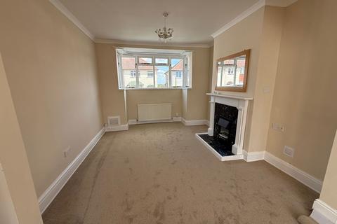 3 bedroom semi-detached house to rent, Elmhurst Avenue, Melton Mowbray, LE13