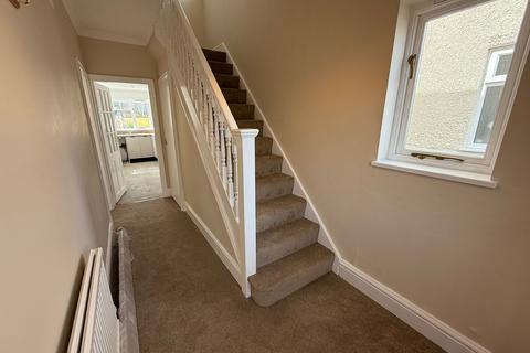 3 bedroom semi-detached house to rent, Elmhurst Avenue, Melton Mowbray, LE13