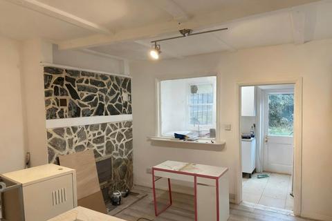 1 bedroom apartment to rent, Sutton Court Road, London