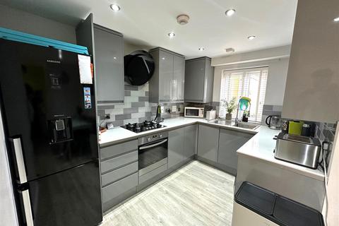 2 bedroom flat for sale, Baxter Road, Watford WD24