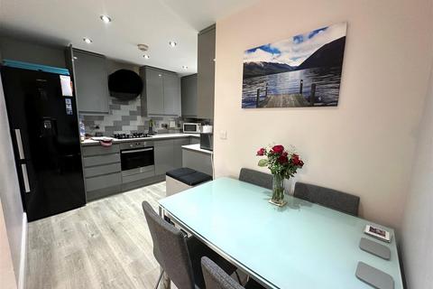 2 bedroom flat for sale, Baxter Road, Watford WD24