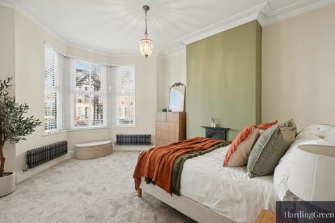 2 bedroom flat for sale, Kings Road, London, NW10