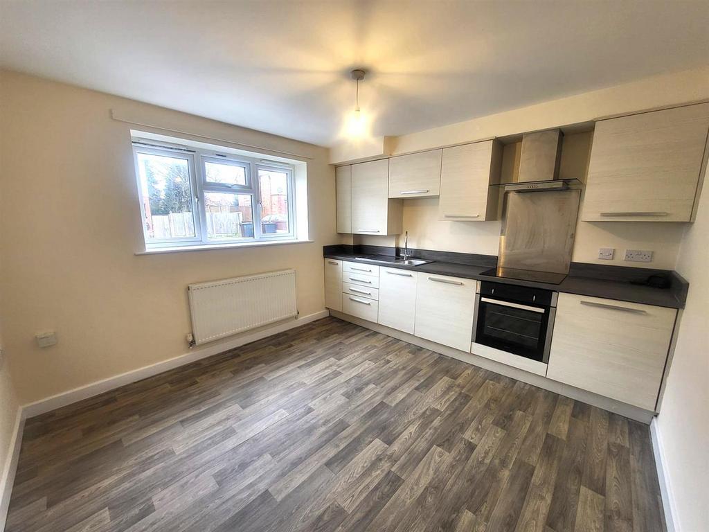 Open Plan Living/ Kitchen Pic 1