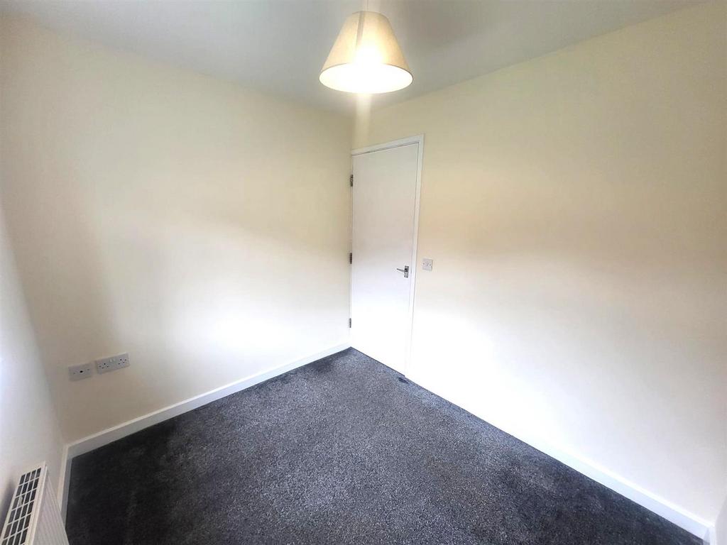 Bedroom 1 Pic 2