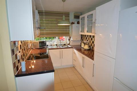 2 bedroom flat to rent, Kielder Square, Salford M5