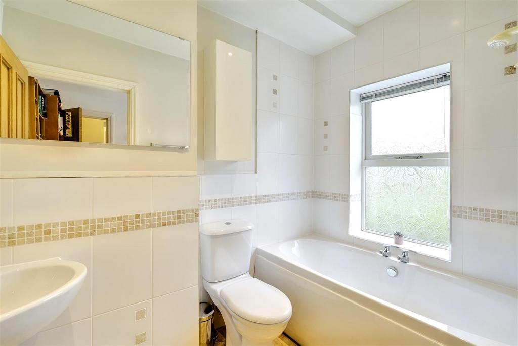 Bathroom 1 2.jpeg