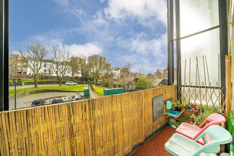 2 bedroom flat for sale, Rye Hill Park, London SE15