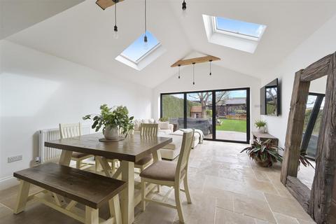 3 bedroom semi-detached house for sale, Oatfield Road, Tadworth