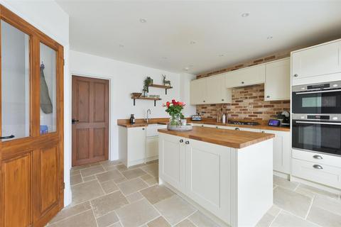 3 bedroom semi-detached house for sale, Oatfield Road, Tadworth