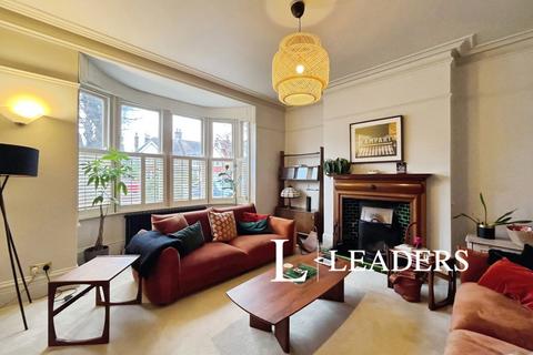 4 bedroom semi-detached house to rent, Pembroke Avenue, Hove, BN3