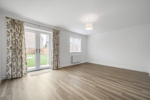 3 bedroom semi-detached house to rent, Quiller Avenue, Reading RG2
