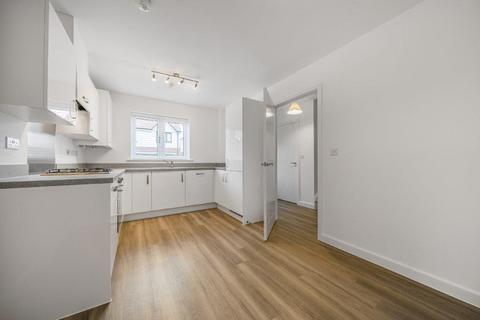 3 bedroom semi-detached house to rent, Quiller Avenue, Reading RG2