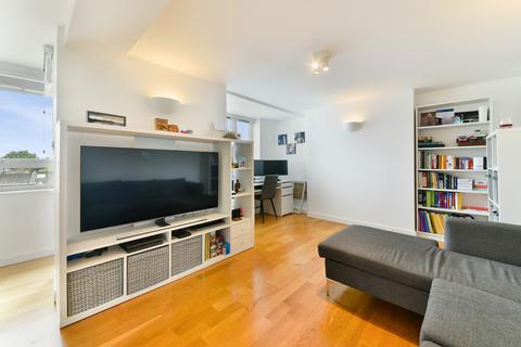2 bedroom apartment to rent, Kew Bridge Court, Brentford London W4