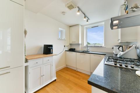 2 bedroom apartment to rent, Kew Bridge Court, Brentford London W4