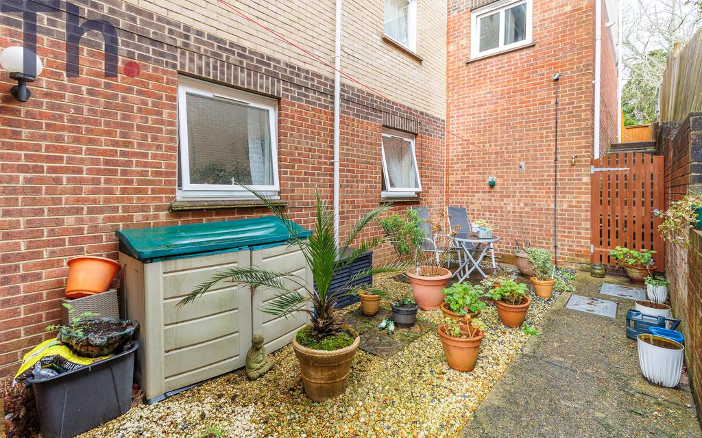 Courtyard &amp; Garden Area