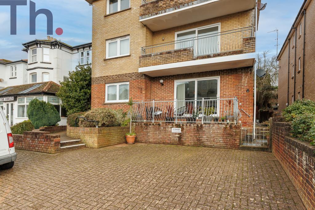 Ground Floor Apartment with Raised Balcony