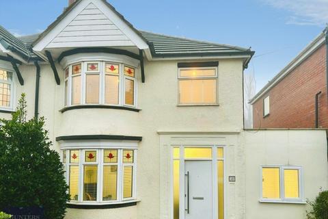 3 bedroom semi-detached house to rent, Edward Road, Oldbury B68 0LZ