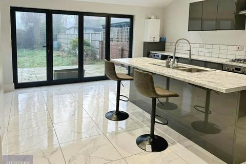 3 bedroom semi-detached house to rent, Edward Road, Oldbury B68 0LZ