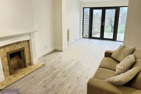 3 bedroom semi-detached house to rent, Edward Road, Oldbury B68 0LZ