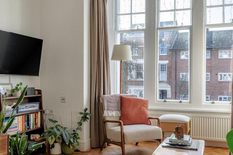 2 bedroom flat for sale, Harvist Road, London NW6