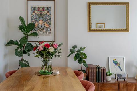2 bedroom flat for sale, Harvist Road, London NW6