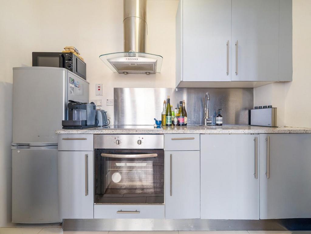 Kitchen (1).JPG
