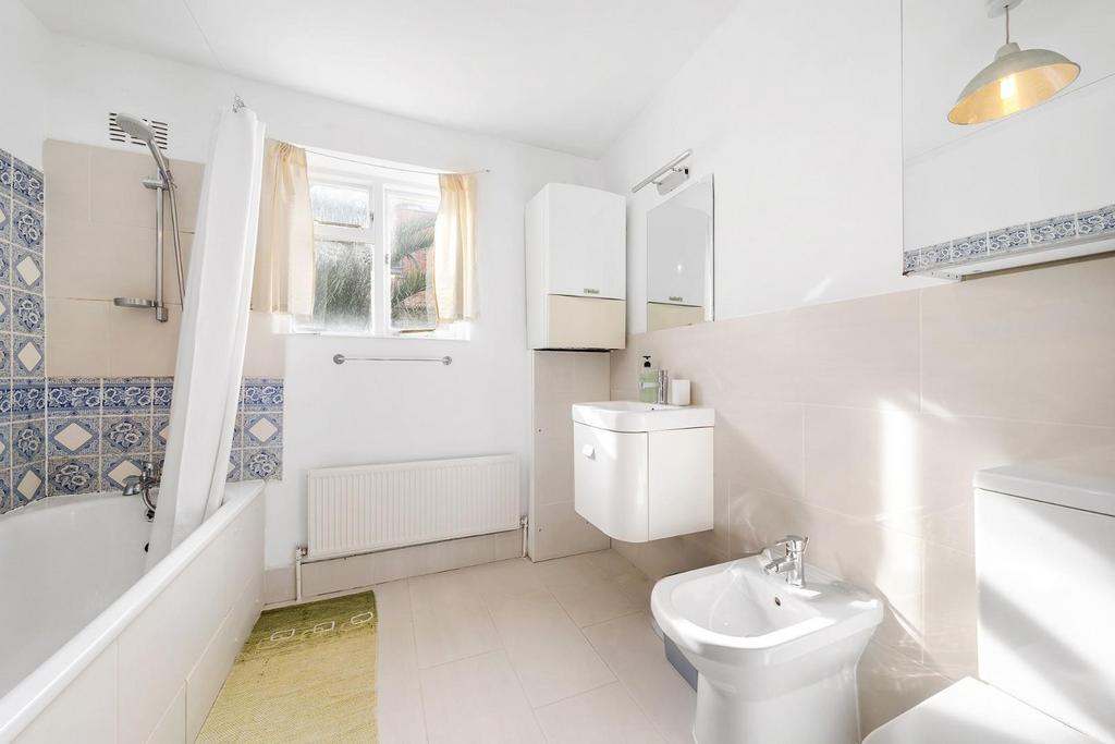 Bathroom (2).JPG