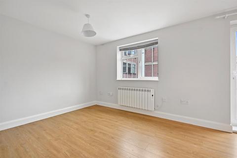 2 bedroom apartment to rent, Crendon Street, High Wycombe, HP13