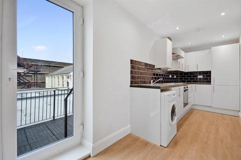 2 bedroom apartment to rent, Crendon Street, High Wycombe, HP13