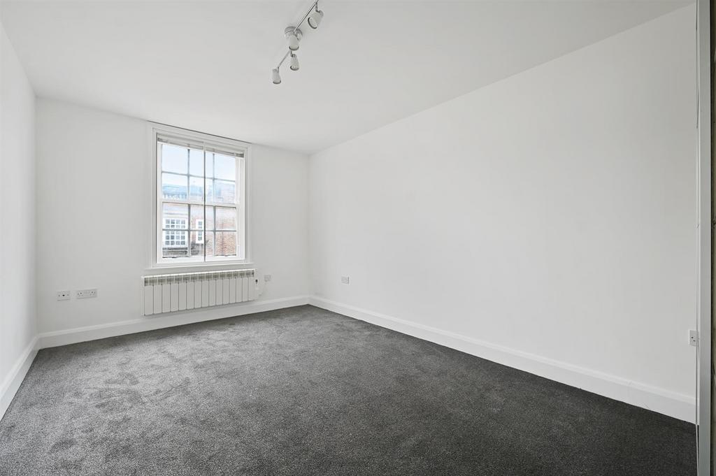 Bedroom 1 (2).jpg