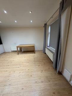 3 bedroom house to rent, Ivyhouse Road, Dagenham RM9