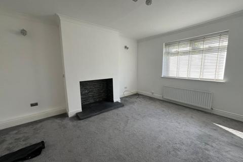 3 bedroom end of terrace house to rent, Heaton Terrace, Station Town