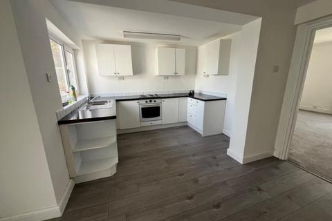 3 bedroom end of terrace house to rent, Heaton Terrace, Station Town