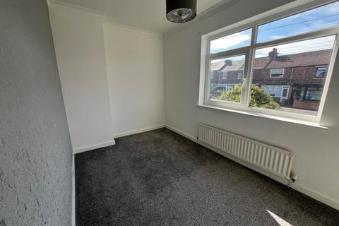 3 bedroom end of terrace house to rent, Heaton Terrace, Station Town